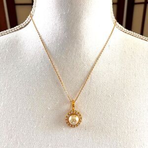 Gold Tone Faux Pearl Halo Pendant Necklace Rhinestone Accent 13”